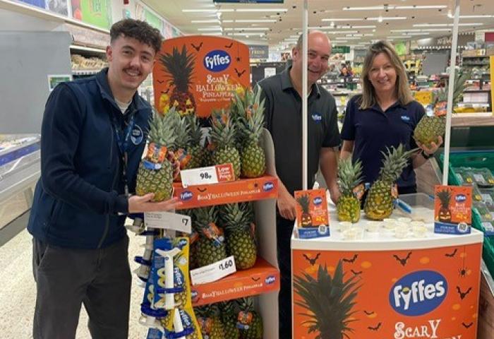 Verkostung und Präsentation der Grusel-Ananas im LEH