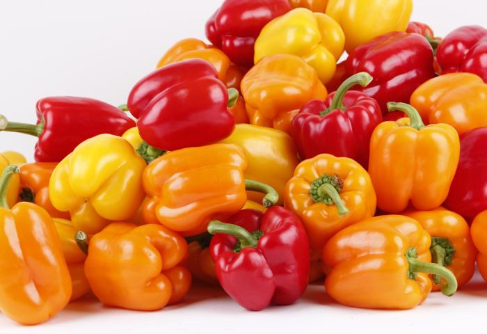 orange, gelbe und rote Paprika