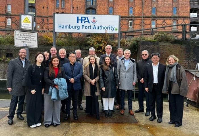 Unter dem Fokusthema „Resilienz, hybride Bedrohungen und zivil-militärische Kollaboration“ diskutierten hochrangige Vertreterinnen und Vertreter aus zehn chainPORT-Häfen über die Rolle der Hafeninfrastrukturbetreiber in Zeiten geopolitischer Spannungen.