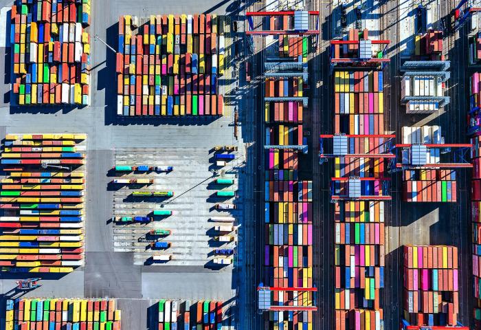 Burchardkai mit Containern im Hamburger Hafen