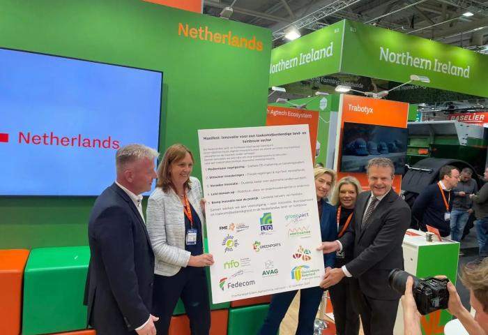 Überreichung des Manifests