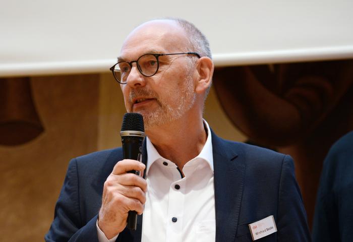 dvi verabschiedet Winfried Batzke