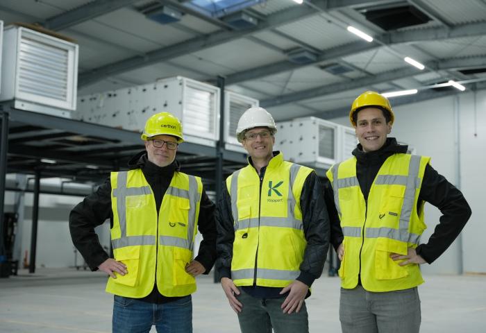 Mitarbeiter in gelber Sicherheitsmontur