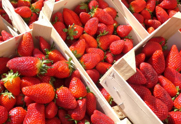 Erdbeeren in Holzsteige