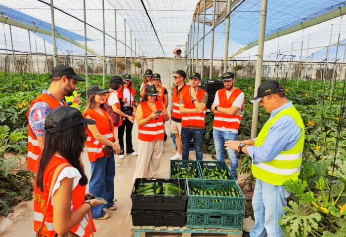 Influencer im Gewächshaus