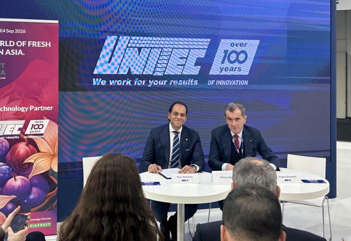 Die beiden Männer Nour Abdrabbo und Angelo Benedetti sprechen mit der internationalen Presse.