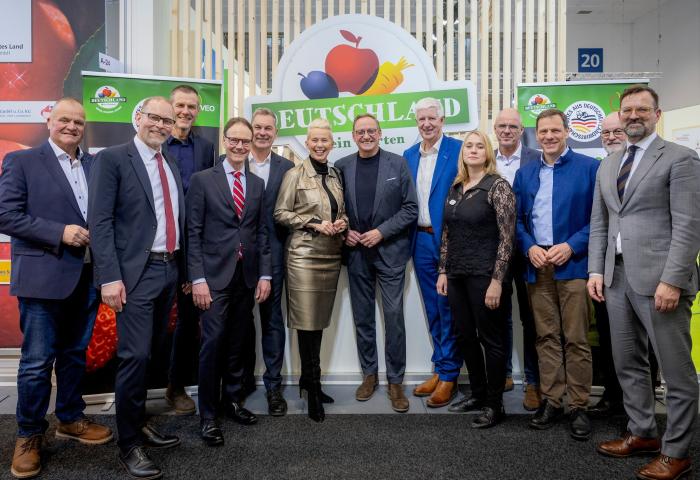 Gruppenbild auf dem Messestand der BVEO