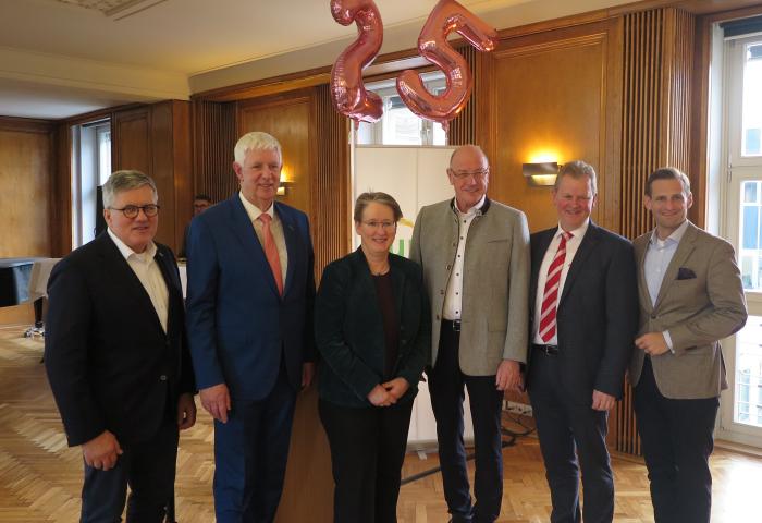 Der UNIKA-Vorstand mit BVL-Präsidentin Prof. Dr. Gaby-Fleur Böl