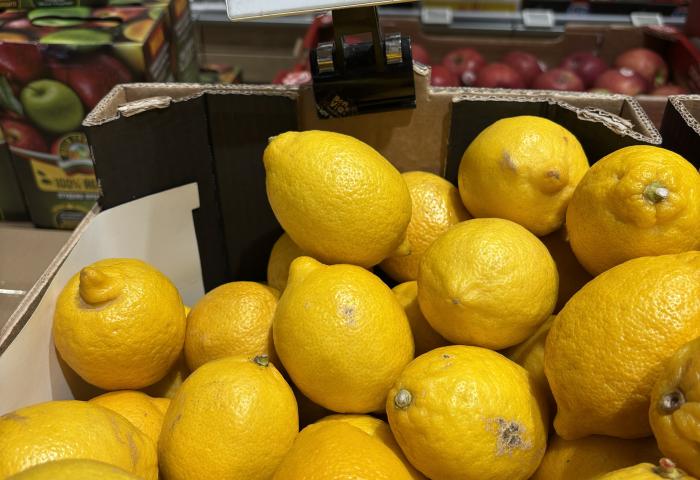 Zitronen im Supermarkt