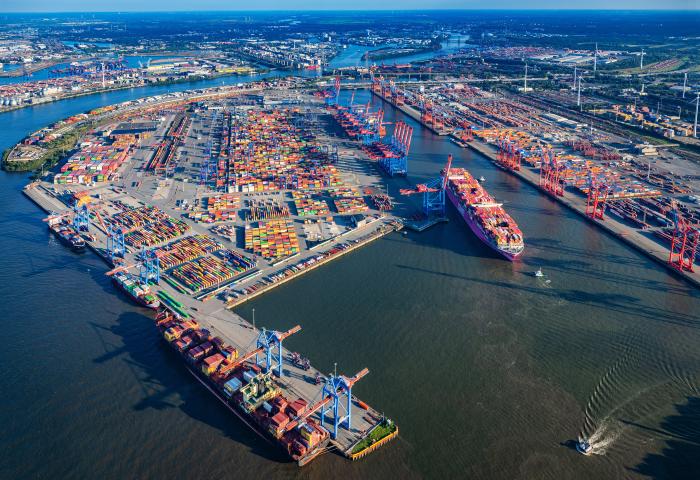 Eine Aufnahme des Containerterminals Burkhardkai von oben.