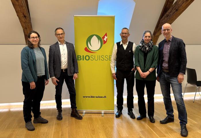 v.l.: Laura Spring, Rolf Bernhard, Urs Brändli, Dora Fuhrer und Balz Strasser von Bio Suisse