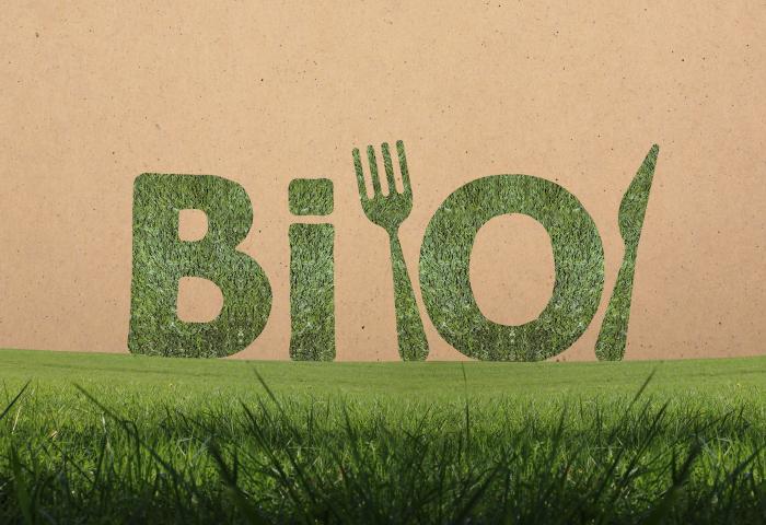 Bio-Schriftzug mit Messer und Gabel