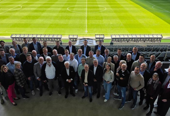 Teilnehmer der DKHV-Tagung im Stadion