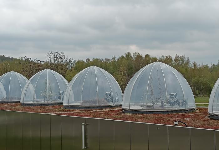 In transparenten, kuppelförmigen Systemen, sogenannte Ecotrons, können verschiedene Klimaszenarien nachgebildet werden. 