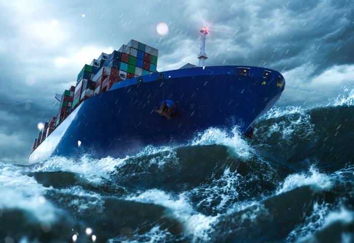 Containerschiff in stürmischer See