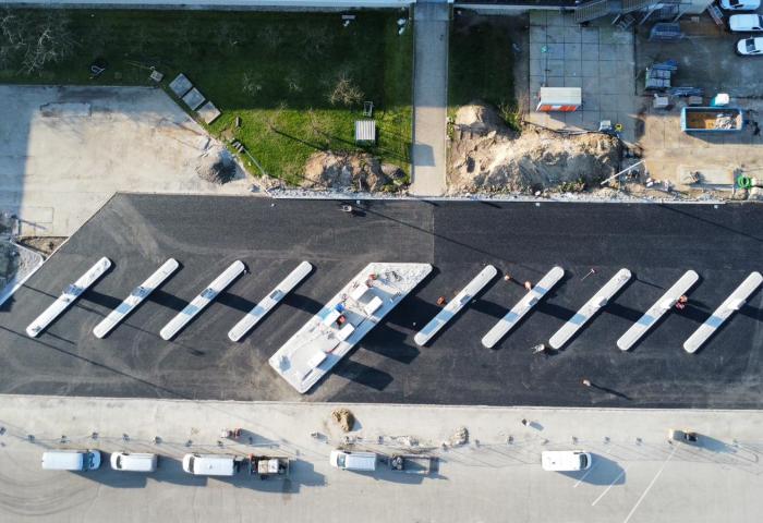 Ansicht vom neuen Ladeparkplatz