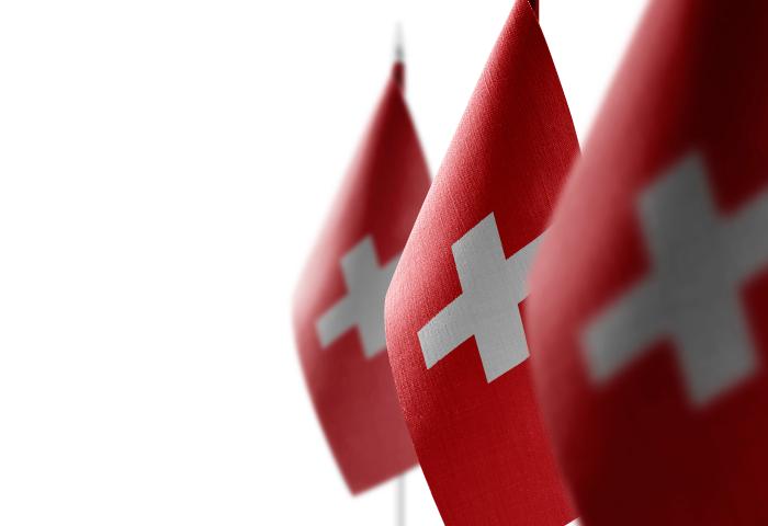 drei Schweizer Flaggen