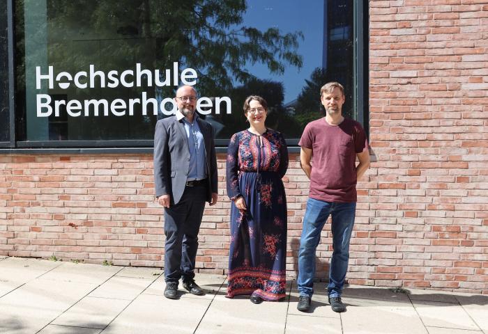 Die Institutsleitung: Prof. Dr. jur. Tobias Eckardt, Prof. Dr. rer. nat. Deborah Wenk und Prof. Dr.-Ing. Henning Strubelt (von links)