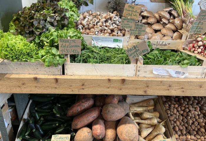 Gemüseabteilung in einem Laden in Bordeaux