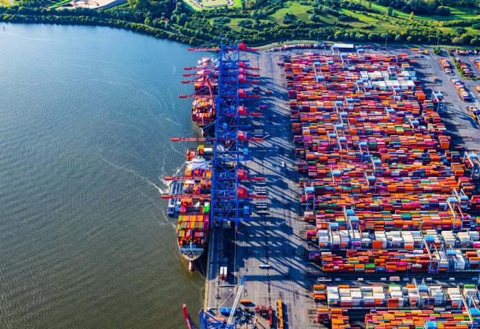 Blick auf HHLA Container Terminal Altenwerder