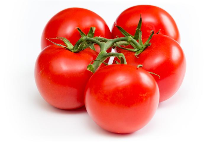 fünf Tomaten mit Strunk