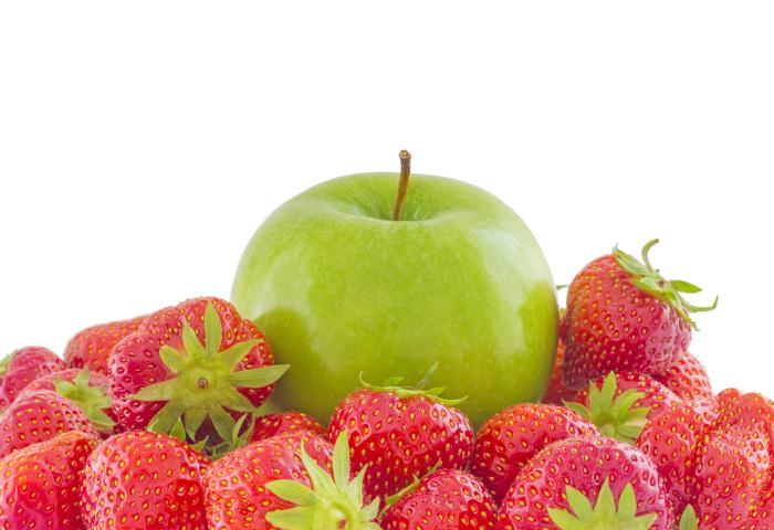 Apfel und Erdbeeren