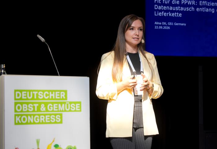 Alina Ott von der GS1 Germany GmbH während ihres Vortrags beim diesjährigen DOGK