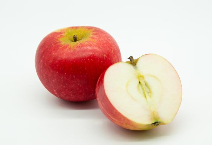 Aufgeschnittener Apfel der Sorte Aroma