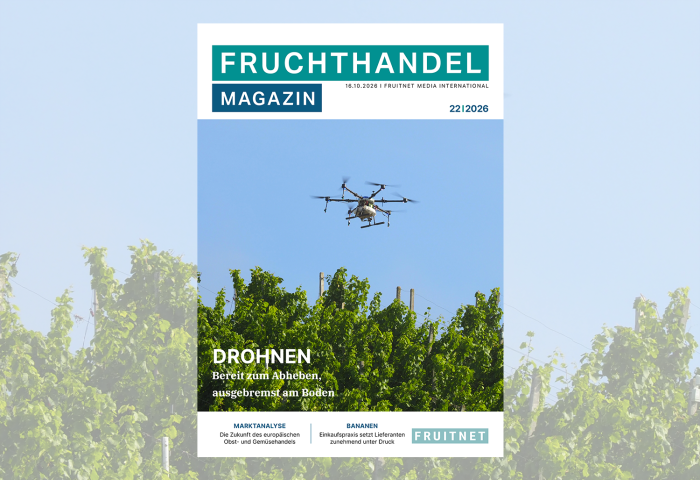 Cover der Ausgabe mit einer fliegenden Drohne