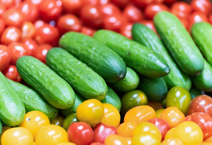 Tomaten und Gurken gemischt