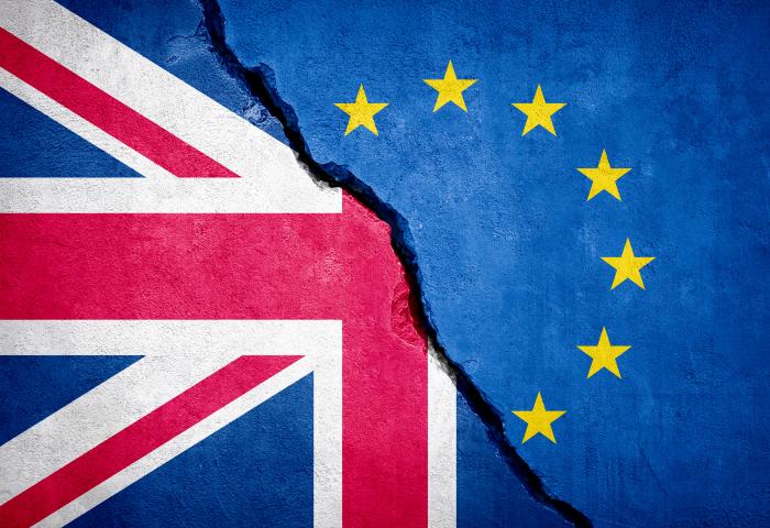 britische und EU-Fahne ergänzen sich zu einer