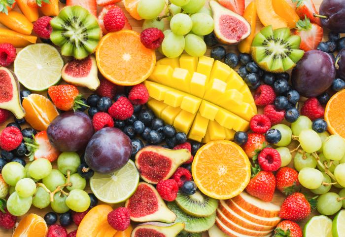 Viele Sorten Obst und Gemüse durcheinander