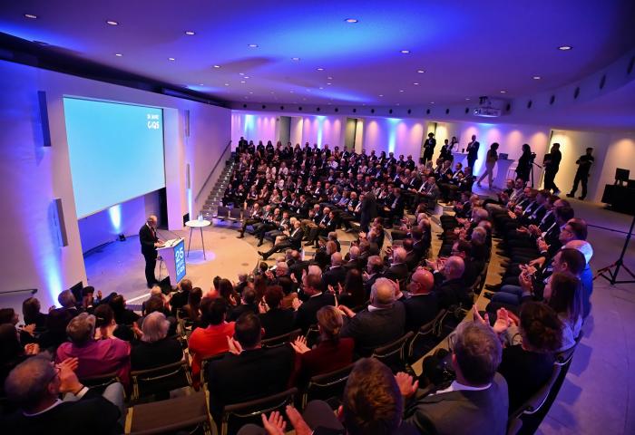 Plenum mit vielen Gästen