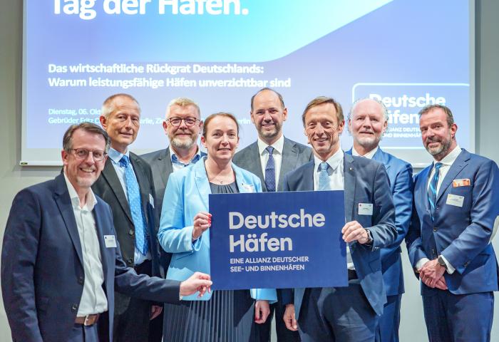 Industrie, Handel, Politik und Allianz Deutsche Häfen fordern verlässliche Investitionen in Deutschlands Hafeninfrastruktur.