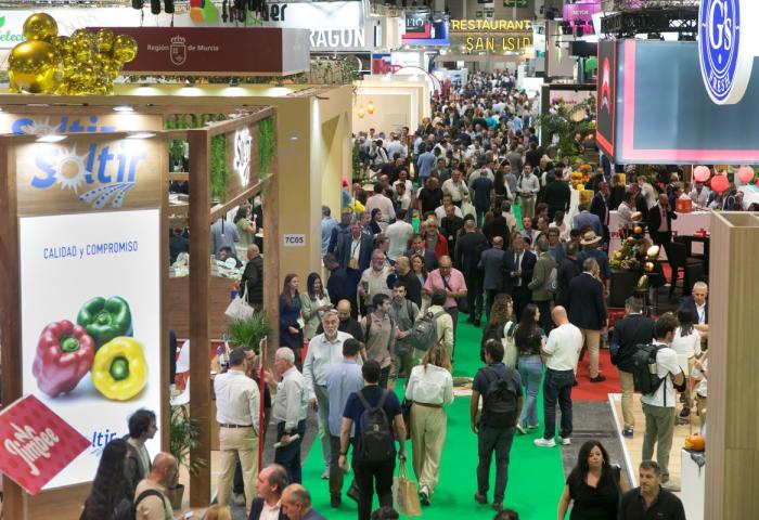 gefüllte Messehalle während der Fruit Attraction
