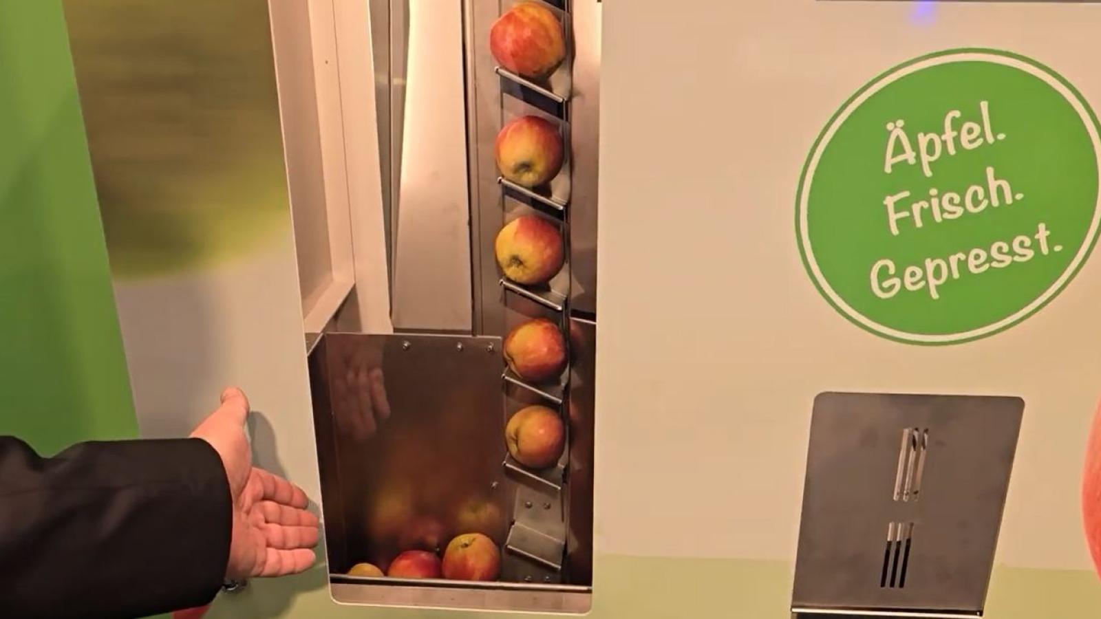 Apfelsaftpresse im Einsatz