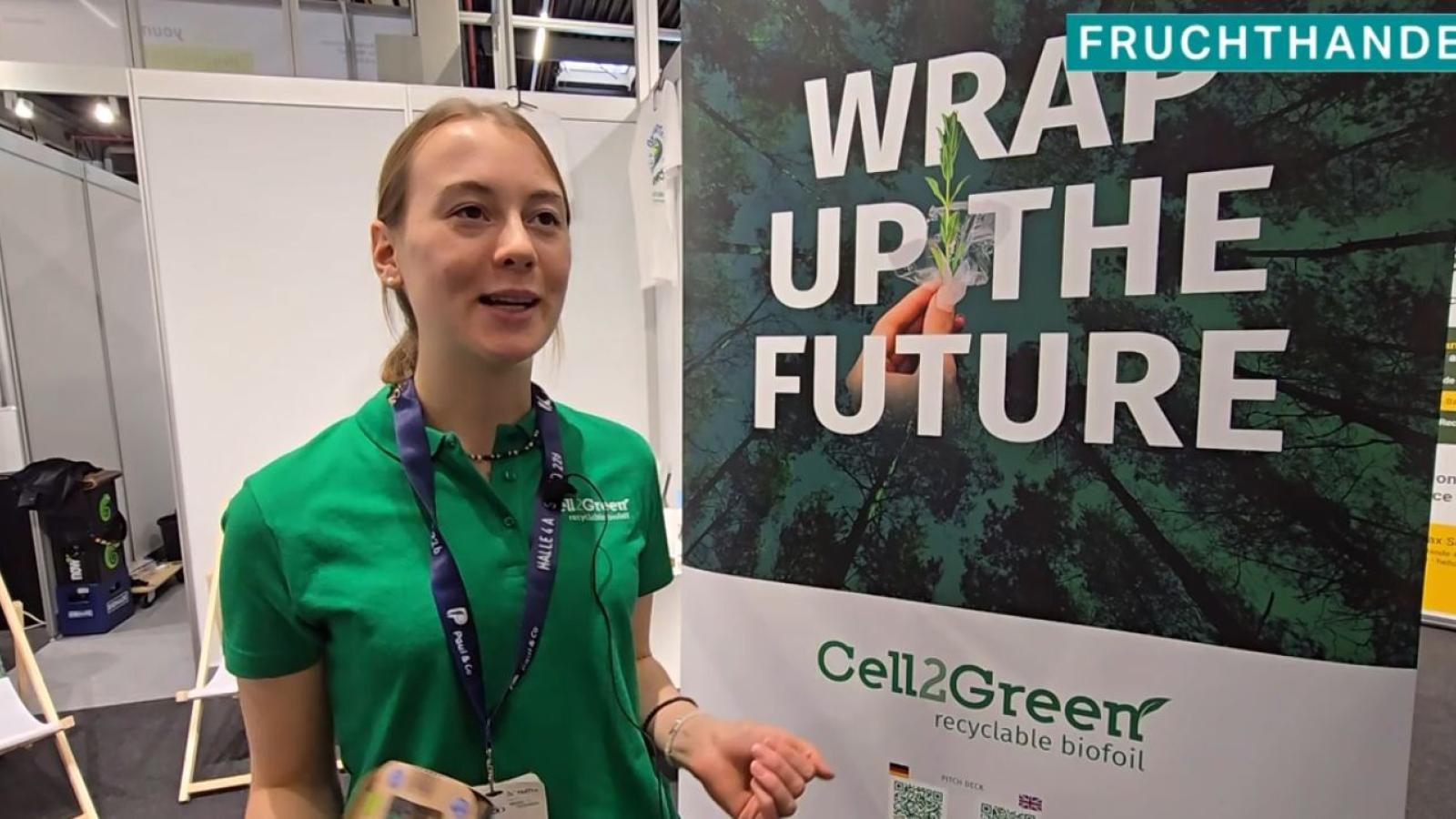 Frau im Interview auf der Fachpack