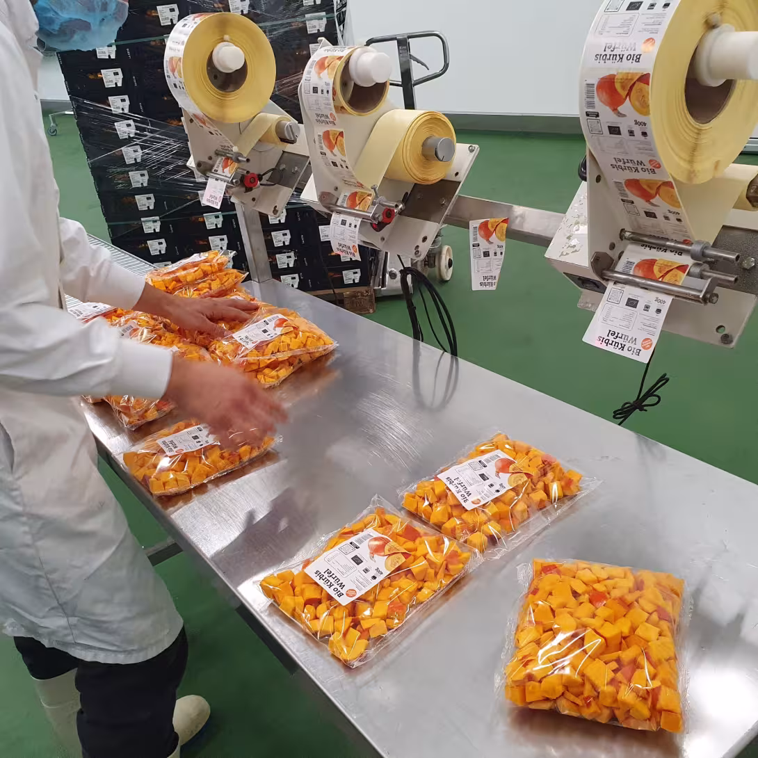 Kürbisstücke werden als Convenience-Produkt verpackt