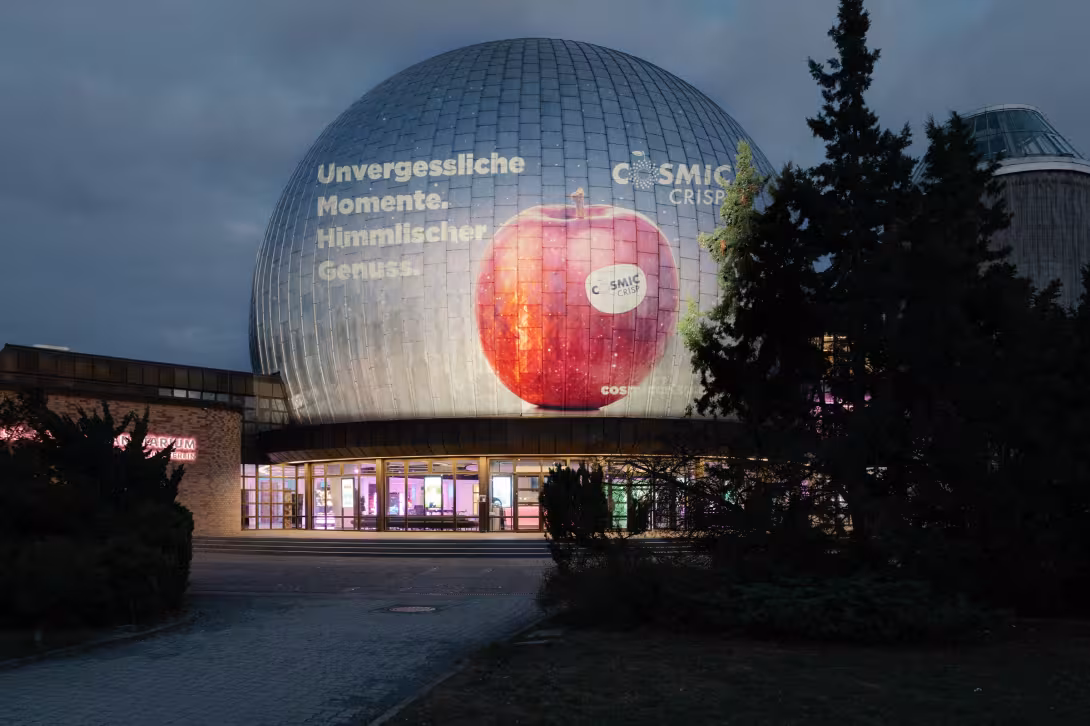 Planetarium Berlin mit Cosmic Crisp®-Werbung